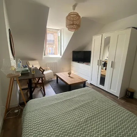 Quarto em Acomodações Particulares Lumineuses à 20 Minutes De Paris Centre Et Proches Des Sites Olympiques *